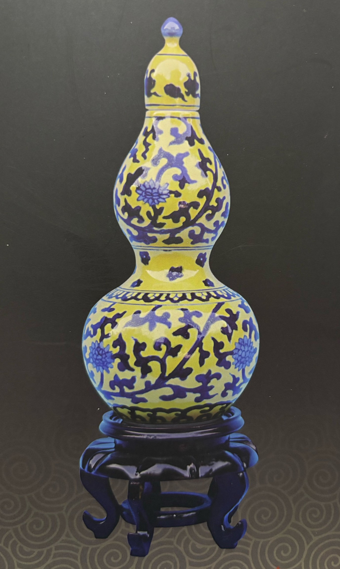 仿乾隆青花黄釉葫芦瓶