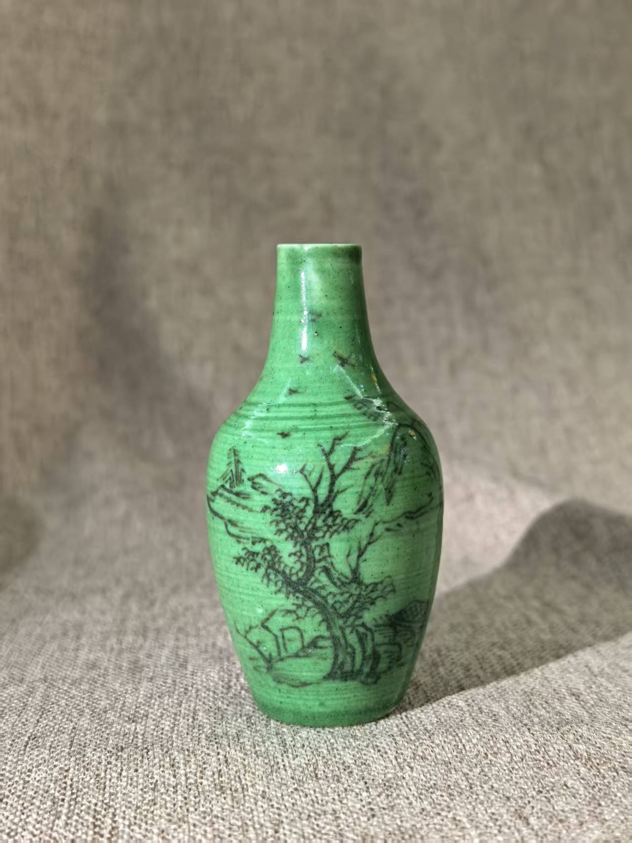 清 瓜皮绿墨彩小瓶